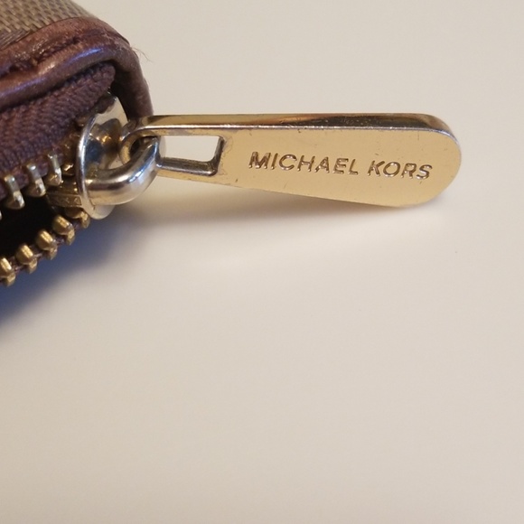 Michael Kors Wallet - Picture 5 of 8
